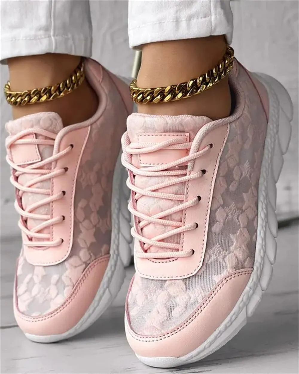 Breathable Lace-up Round Toe Sneakers