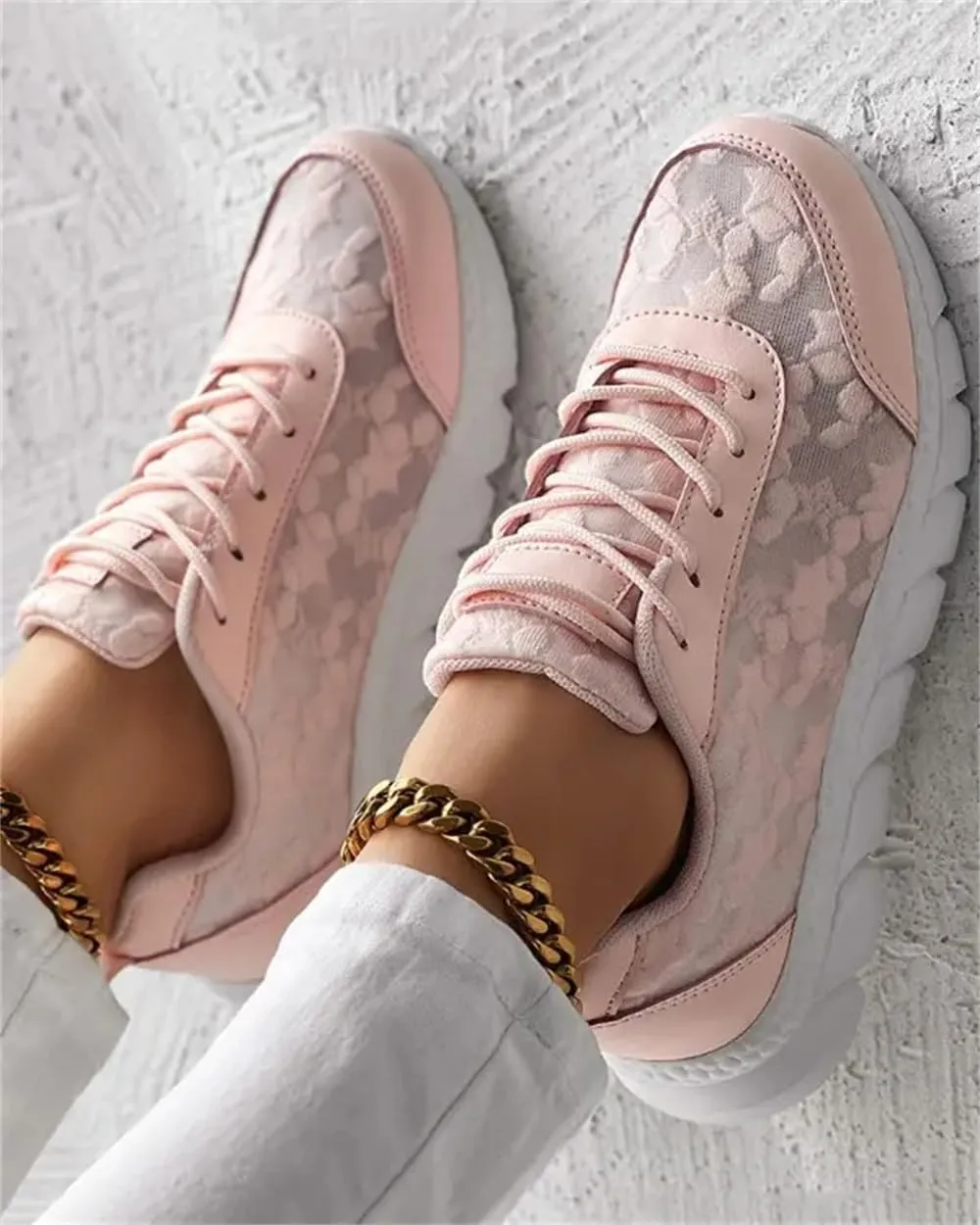 Breathable Lace-up Round Toe Sneakers