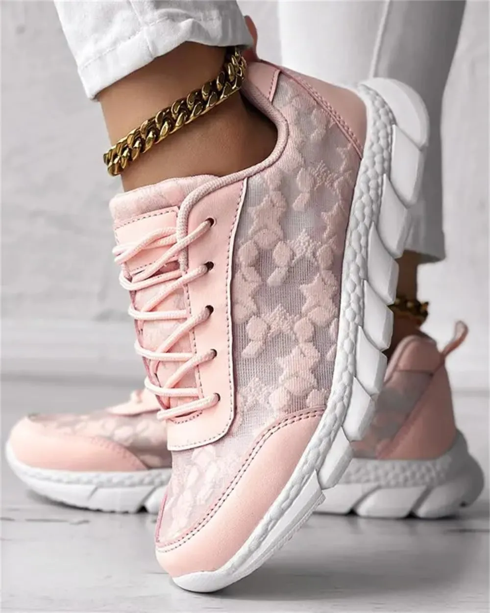 Breathable Lace-up Round Toe Sneakers