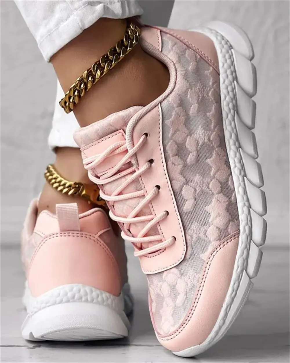 Breathable Lace-up Round Toe Sneakers
