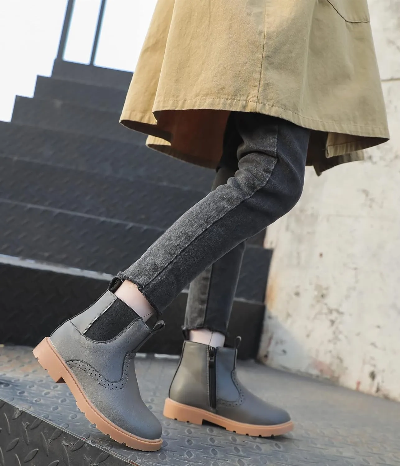 DADAWEN Boys Girls Waterproof Outdoor Side Zipper Comfort Chelsea Ankle Boots Combat Ankle Booties (Toddlers/Little Kids/Big Kids)