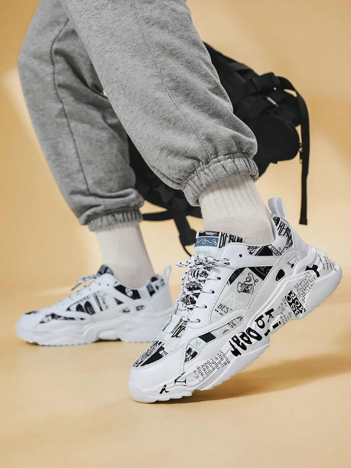 Men's White Thick-Soled Athletic Shoes With Graffiti Pattern, Lace-Up Front, Comfortable, Lightweight, Round Toe, Versatile, Breathable, Suitable For Walking, Casual, Sports And Campus Youth Style