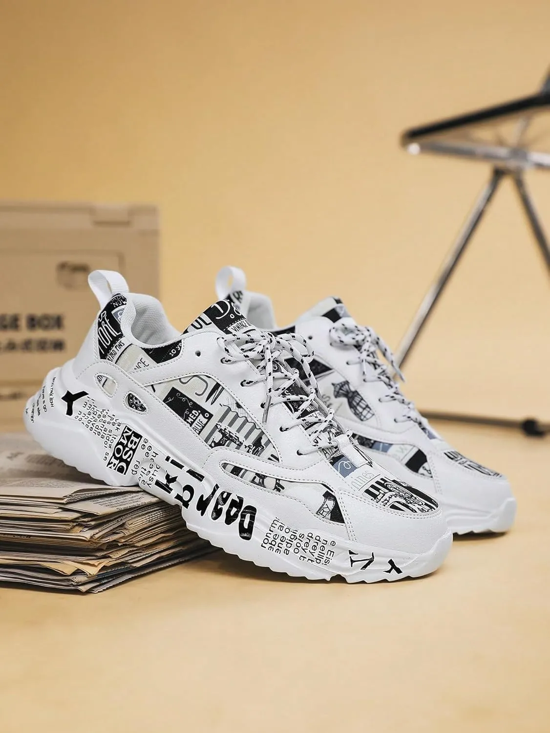 Men's White Thick-Soled Athletic Shoes With Graffiti Pattern, Lace-Up Front, Comfortable, Lightweight, Round Toe, Versatile, Breathable, Suitable For Walking, Casual, Sports And Campus Youth Style