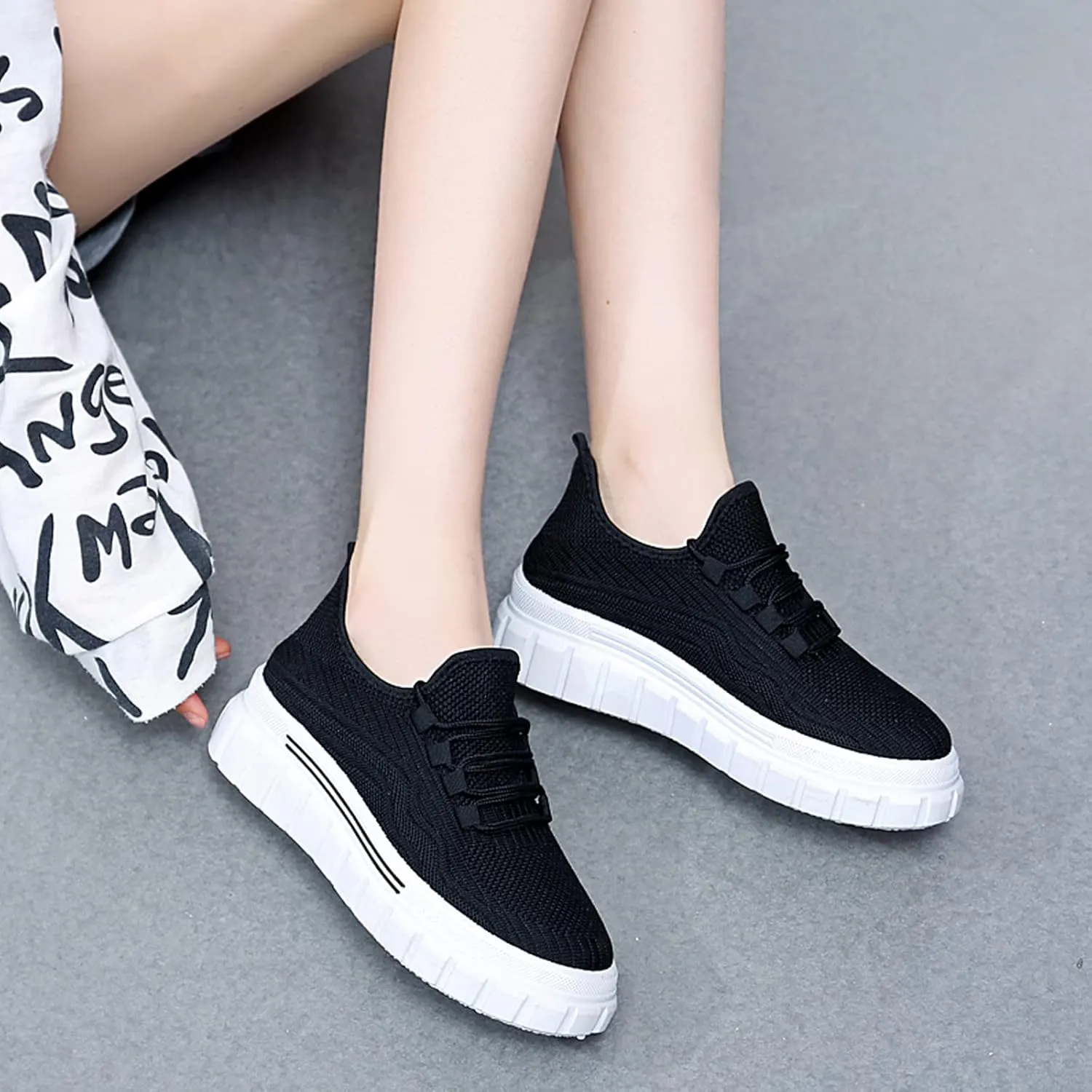 Women's Breathable Mesh Lace Up Walking Shoes,Casual Fashion Anti-Slip Sneakers,Lightweight Soft Sole Tennis Shoes for Gym Travel Sports