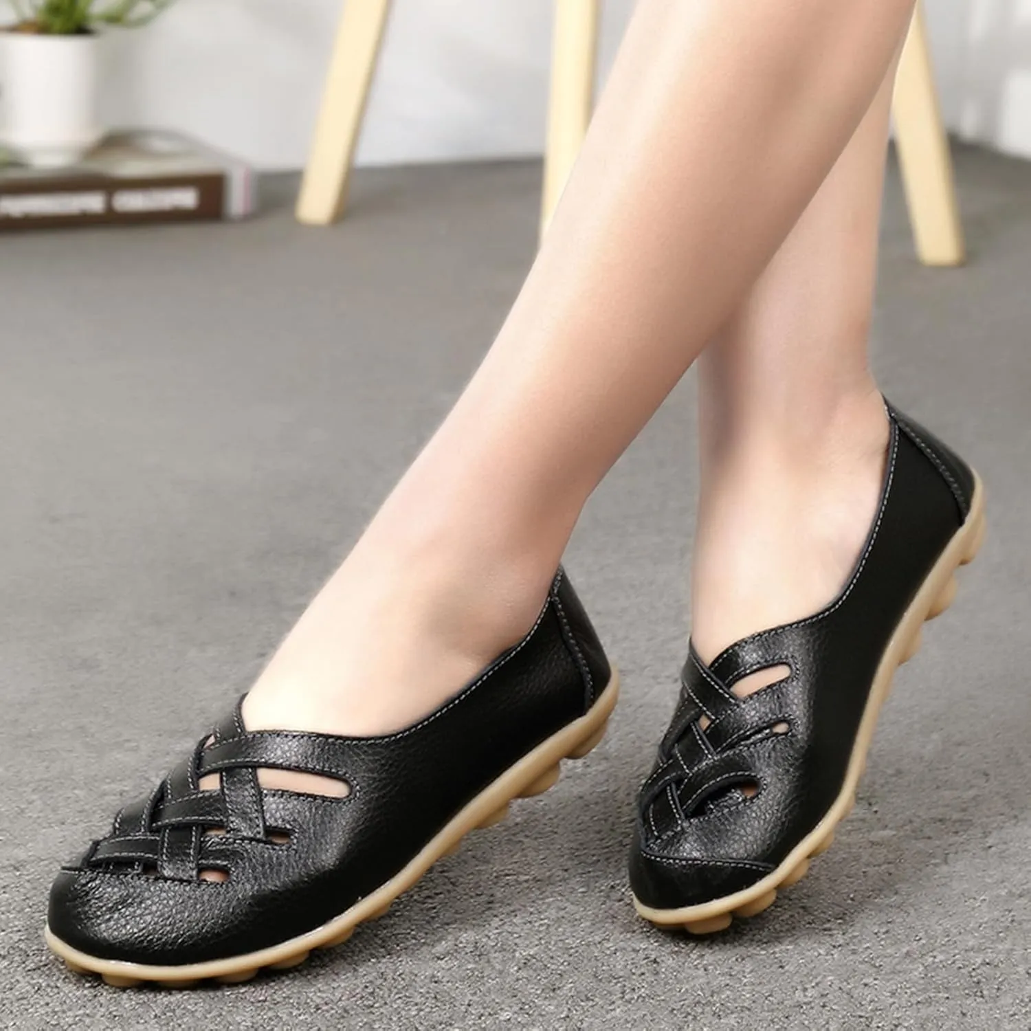 Womens Leather Loafers Summer Breathable Hollow Out Closed Toe Slip-On Sandals Casual Lightweight Soft Sole Nurse Work Walking Shoes Comfortable Casual Fisherman Sandals